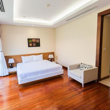 Deluxe Ocean Villa Along The Beach Da Nang Exteriör bild