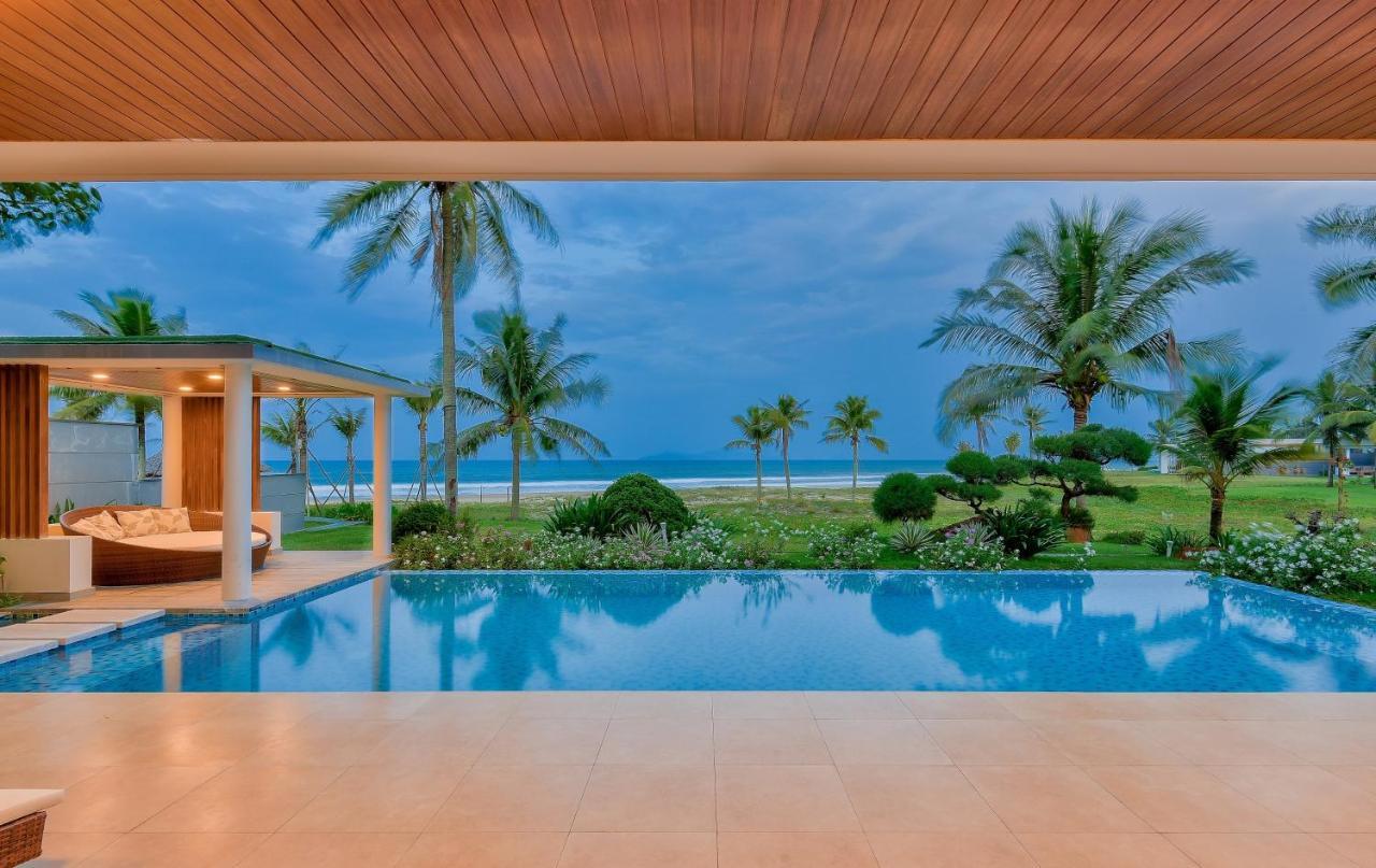 Deluxe Ocean Villa Along The Beach Da Nang Exteriör bild