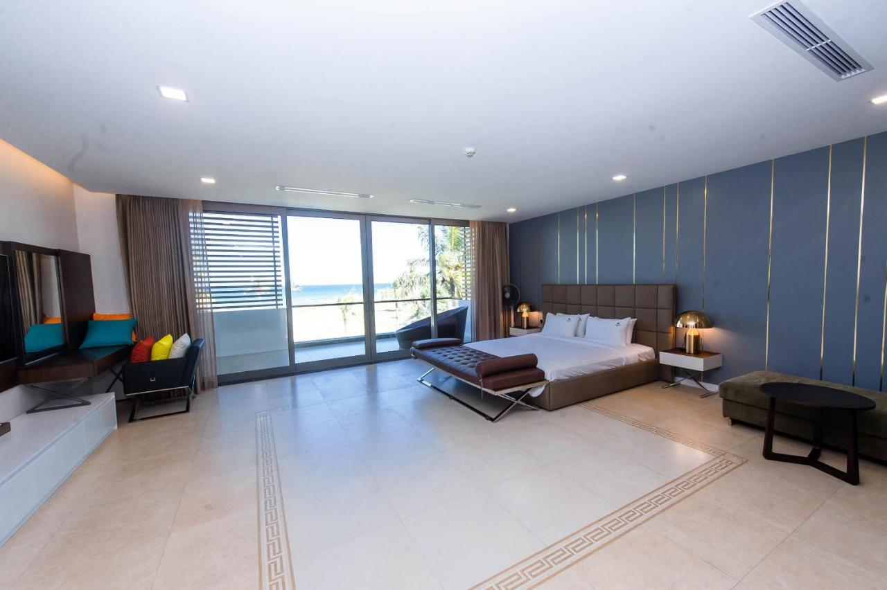 Deluxe Ocean Villa Along The Beach Da Nang Exteriör bild