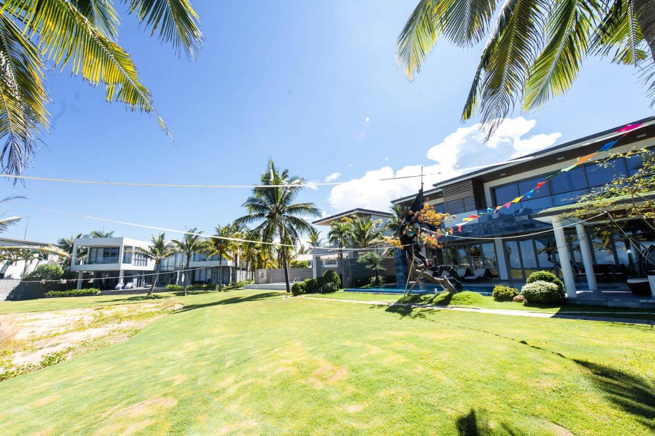 Deluxe Ocean Villa Along The Beach Da Nang Exteriör bild