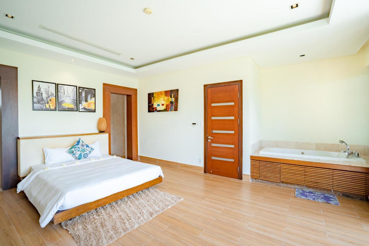 Deluxe Ocean Villa Along The Beach Da Nang Exteriör bild