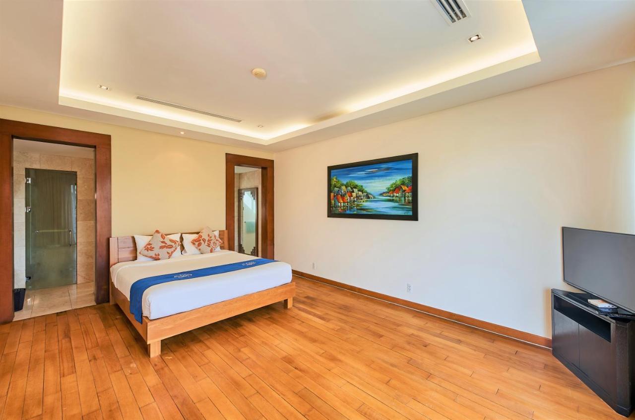 Deluxe Ocean Villa Along The Beach Da Nang Exteriör bild