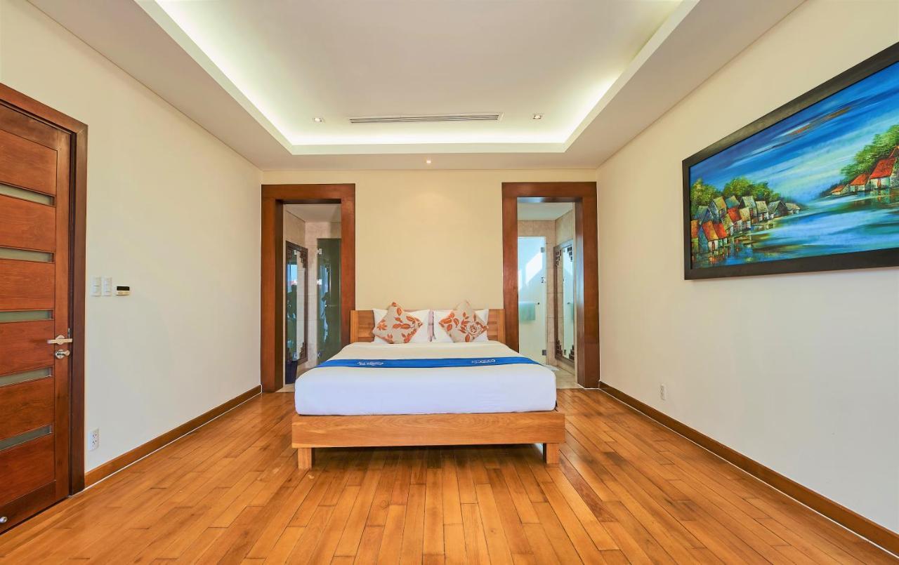 Deluxe Ocean Villa Along The Beach Da Nang Exteriör bild